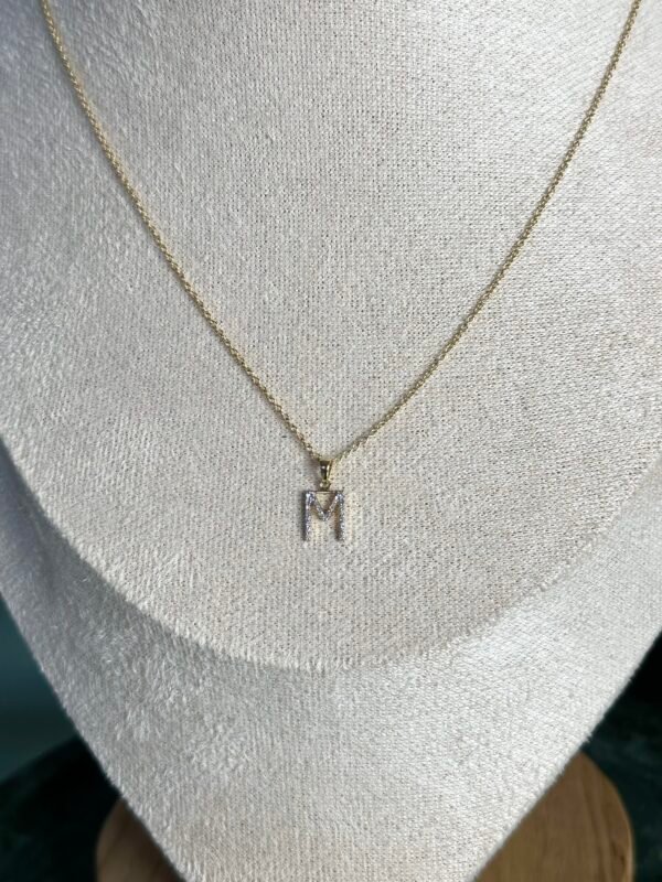 Dije Inicial "M" Chico Diamantes Nat