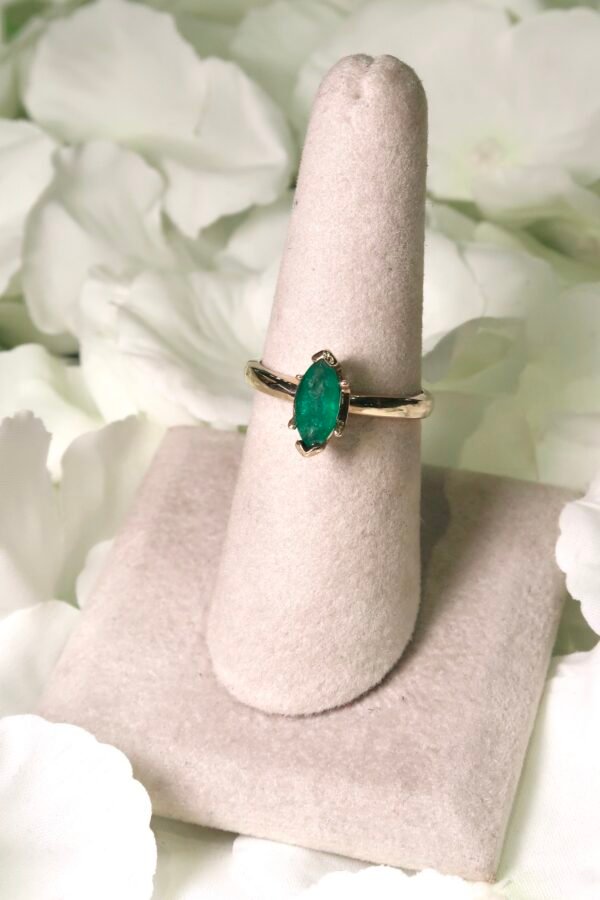 Anillo Esmeralda Marquesa - Image 3